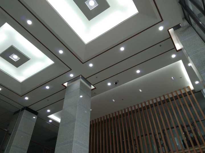 龙泉校区图书馆新馆大厅 龙泉校区图书馆新馆大厅